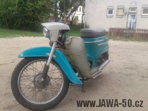Motocykl Jawa 50 typ 20 Pionýr z roku 1971 v původním stavu, odstín modř tyrkysová