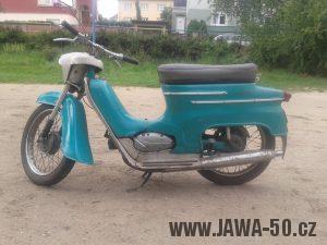 Motocykl Jawa 50 typ 20 Pionýr z roku 1971 v původním stavu, odstín modř tyrkysová