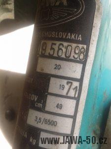 Motocykl Jawa 50 typ 20 Pionýr z roku 1971 v původním stavu, odstín modř tyrkysová - výrobní štítek