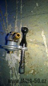 Karburátor Jikov 2912 - novější verze - víčko plovákové komory