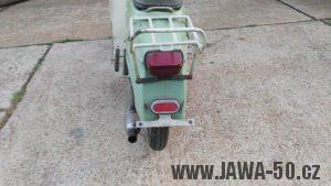Vývozní (exportní) motocykl Jawa 50 typ Super M20 Pionýr pro Maďarsko z roku 1968 - zadní světlo a odrazka, neoriginální nosič