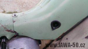 Vývozní (exportní) motocykl Jawa 50 typ Super M20 Pionýr pro Maďarsko z roku 1968 - kryt nad motorem