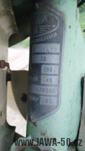 Vývozní (exportní) motocykl Jawa 50 typ Super M20 Pionýr pro Maďarsko z roku 1968 - výrobní štítek s výkonem uvedeným v BHP