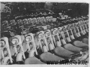 Svět Motorů 25/1957 Z průmyslu - Jawa 550 s novým sedadlem