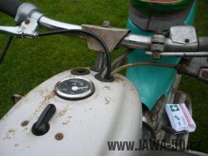 Osmé provedení řídítek používaných na motocyklech Jawa 50 (typu 20, 220)