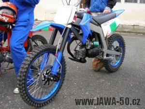 Závodní motocykl Jawa 50 s pětistupňovou převodovkou Jawa 90