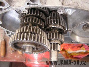 Závodní motocykl Jawa 50 s pětistupňovou převodovkou Jawa 90