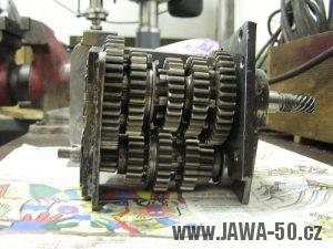 Závodní motocykl Jawa 50 s pětistupňovou převodovkou Jawa 90