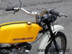 Devátá varianta širokých řídítek montovaných na motocykly Jawa 50 (typy 21 Sport a 23 Mustang)