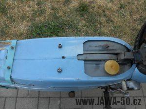 Jawa 21 Sport z roku 1967 v původním stavu - nádrž a staré víčko