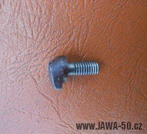 Jawa 21 Sport z roku 1967 v původním stavu - šroub s excentrickou hlavou krytu nad motorem