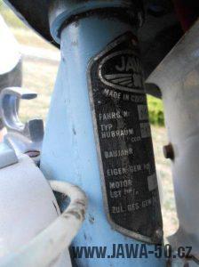 Jawa 21 Sport z roku 1967 v původním stavu - výrobní štítek v Němčině