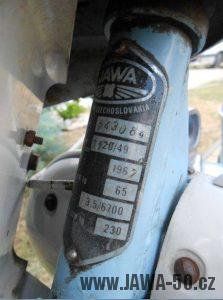 Jawa 21 Sport z roku 1967 v původním stavu - výrobní štítek v Němčině