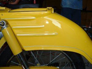 Motoscoot Jawa 555 New Pionýr - barevná provedení - žlutá metalíza