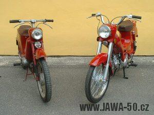 Porovnání motocyklů Jawa 555 Pionýr a Motoscoot Jawa 555 New Pionýr