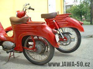 Porovnání motocyklů Jawa 555 Pionýr a Motoscoot Jawa 555 New Pionýr