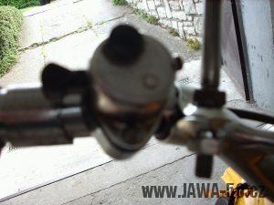 Vývozní motocykl Jawa 50 typ 23 Golden Sport z roku 1972 - přepínač světel Aprilia