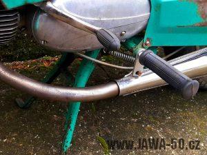 Jawa 50 typ 21 Sport (Pionýr) - umístění pružiny sklápění stojanu od roku 1975