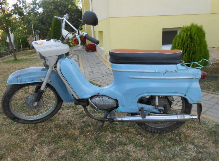 První provedení motocyklu Jawa 21 Sport z roku 1967