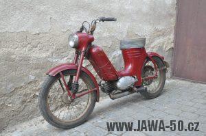 Motocykl Jawa 550 Pionýr (pařez) z roku 1955 v původním originálním stavu