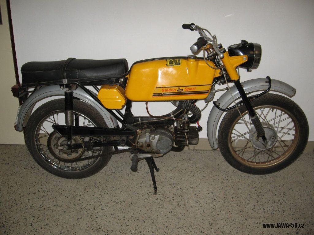 Motocykl Jawa 50 typ 23 Golden Sport (Mustang) - třetí generace vývozního motocyklu do Západního Německa (NSR)