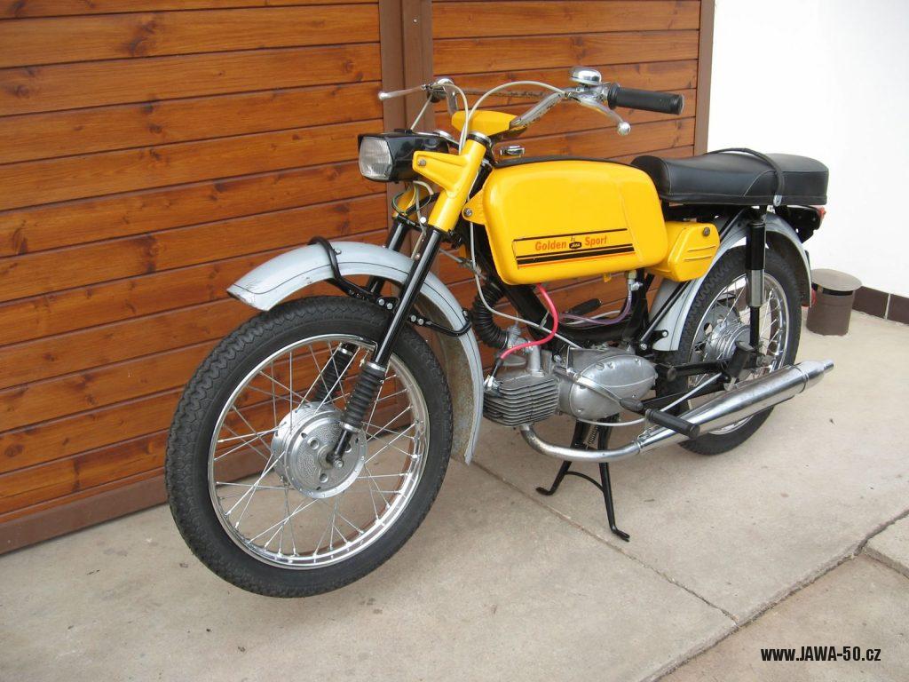 Motocykl Jawa 50 typ 23 Golden Sport (Mustang) - třetí generace vývozního mokiku se sníženým výkonem do Západního Německa (NSR)