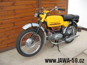 Motocykl Jawa 50 typ 23 Golden Sport (Mustang) - třetí generace vývozního mokiku se sníženým výkonem do Západního Německa (NSR)