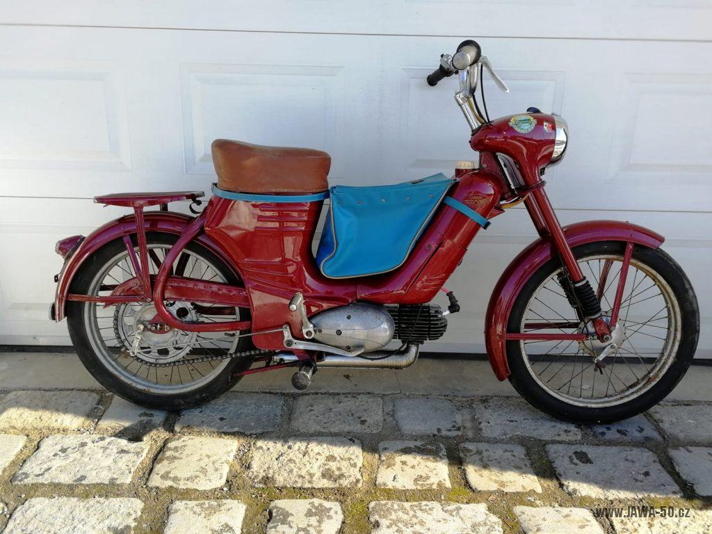 Motocykl Jawa 550 Pionýr (pařez) z roku 1956 v původním originálním stavu