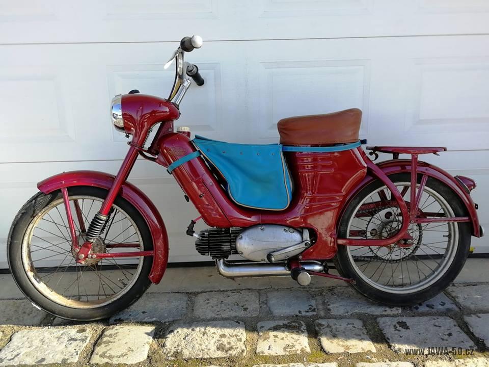 Motocykl Jawa 550 Pionýr (pařez) z roku 1956 v původním originálním stavu