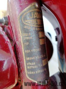 Motocykl Jawa 550 Pionýr (pařez) z roku 1956 v původním originálním stavu - výrobní štítek