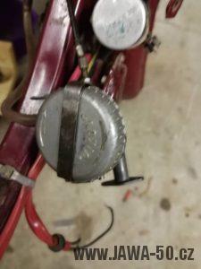 Motocykl Jawa 550 Pionýr (pařez) z roku 1956 v původním originálním stavu - karburátor Jikov 2912